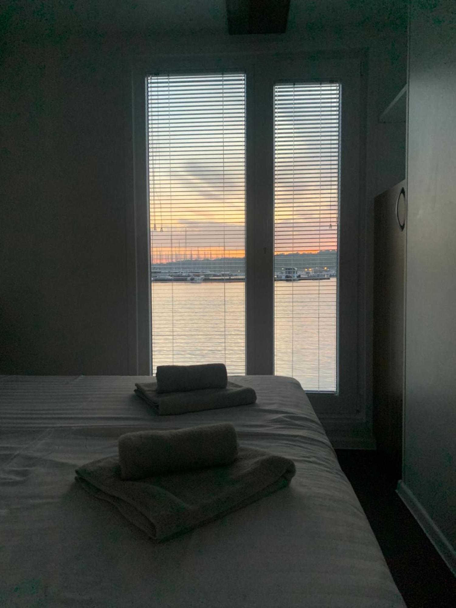 House Boat Oliva - Floating House Βίλα Πούλα Εξωτερικό φωτογραφία